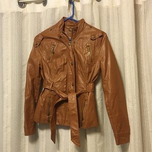 Chic brown leather jacket